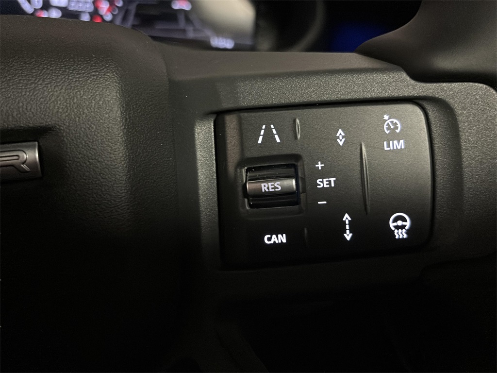 2025 Land Rover Defender 130 X-Dynamic SE photo 21