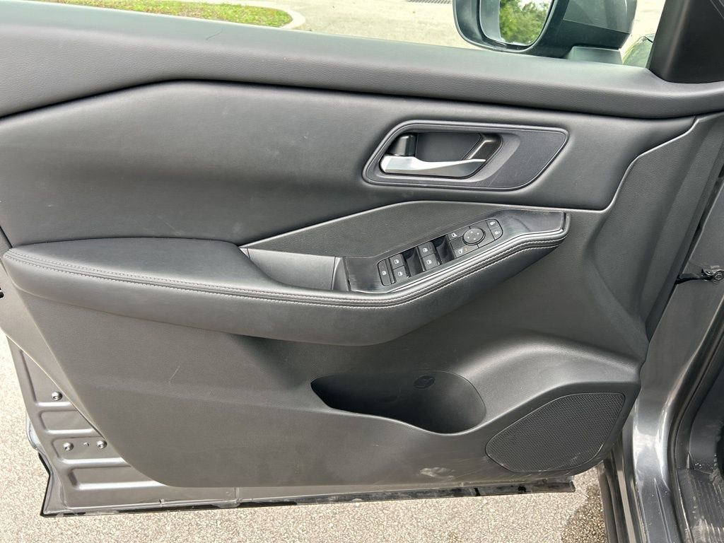 2024 Nissan Rogue SV photo 12