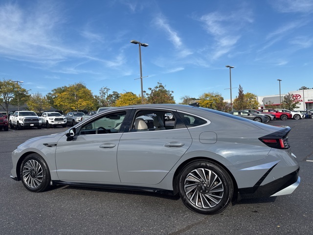 2024 Hyundai Sonata Hybrid Limited photo 4