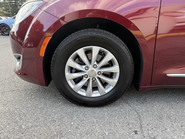2018 Chrysler Pacifica Touring Plus photo 9
