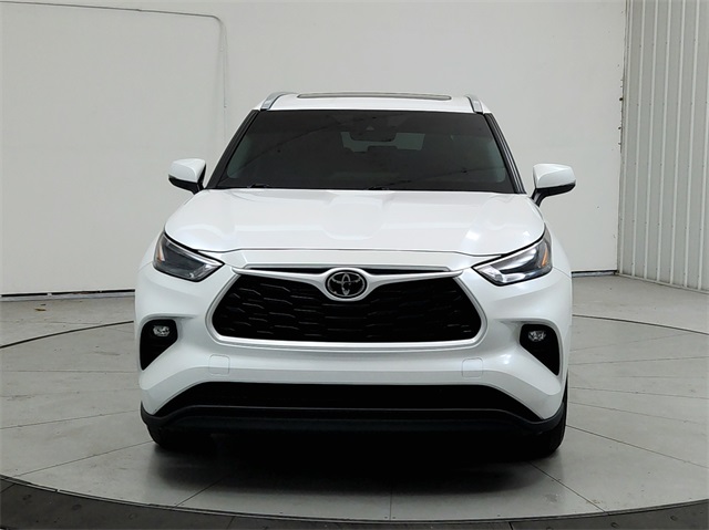 2023 Toyota Highlander XLE photo 2