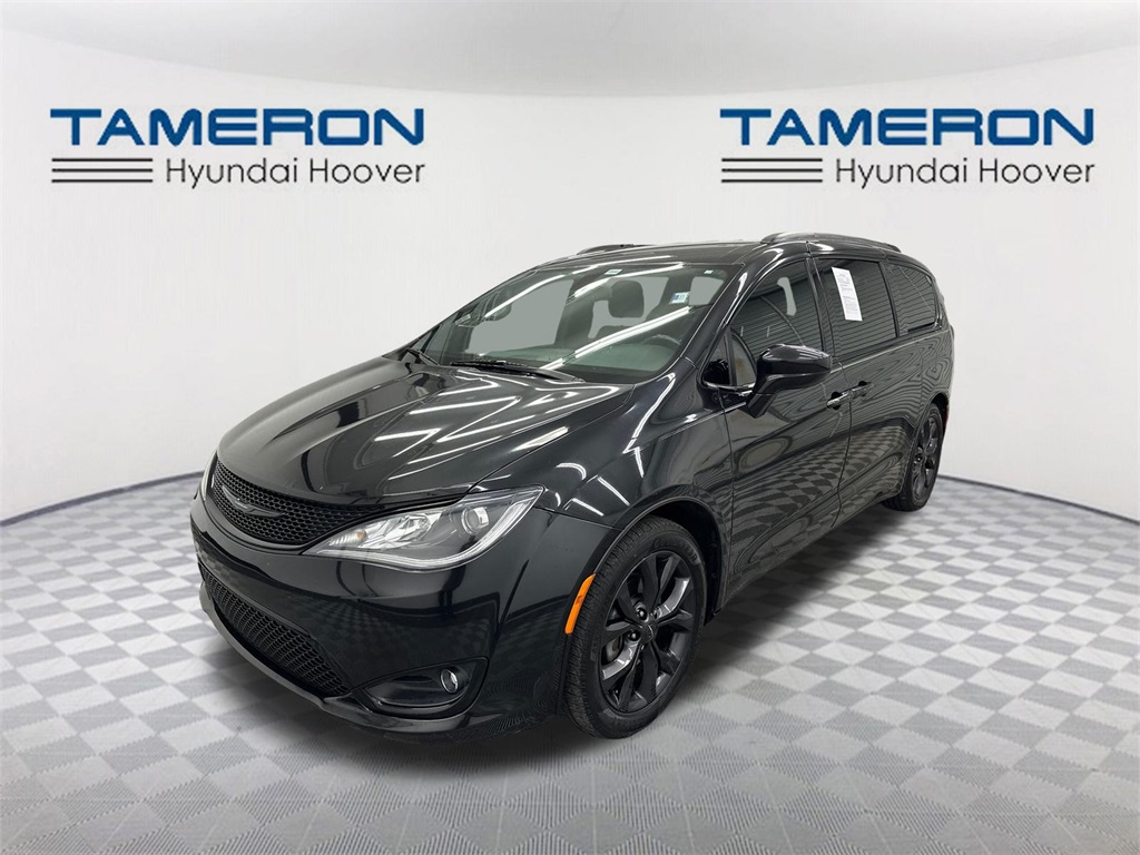 2018 Chrysler Pacifica Touring Plus's photo