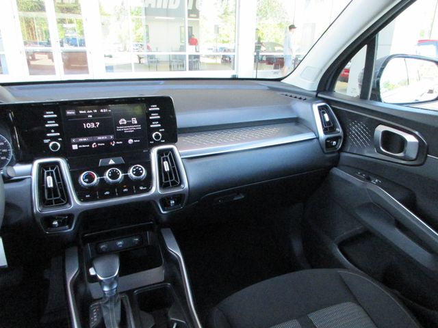 2022 Kia Sorento LX photo 18