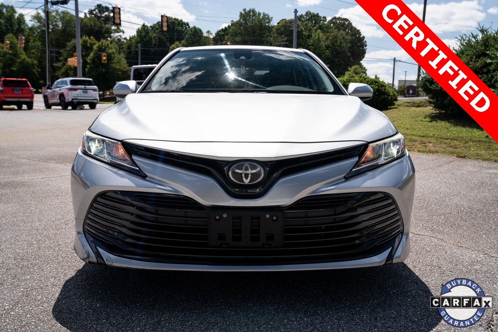 2019 Toyota Camry SE XLE photo 2