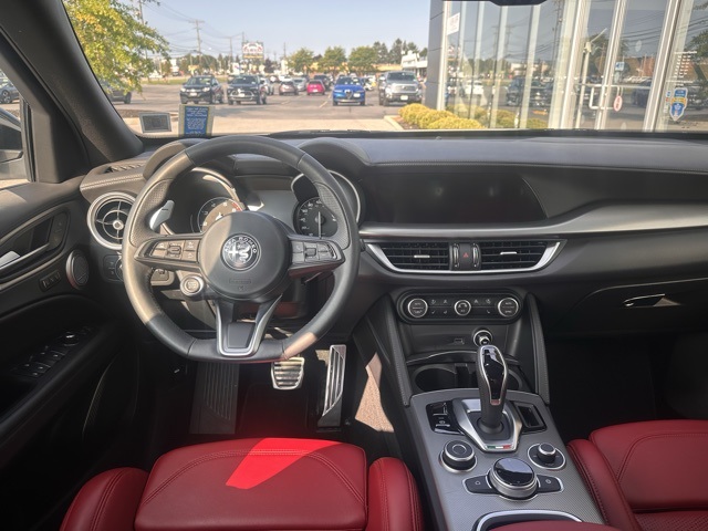 2022 Alfa Romeo Stelvio Ti Sport photo 10