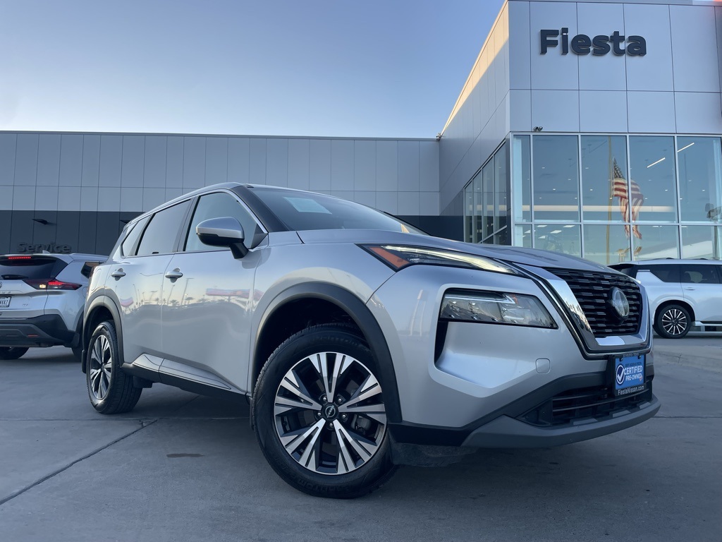 2022 Nissan Rogue SV's photo