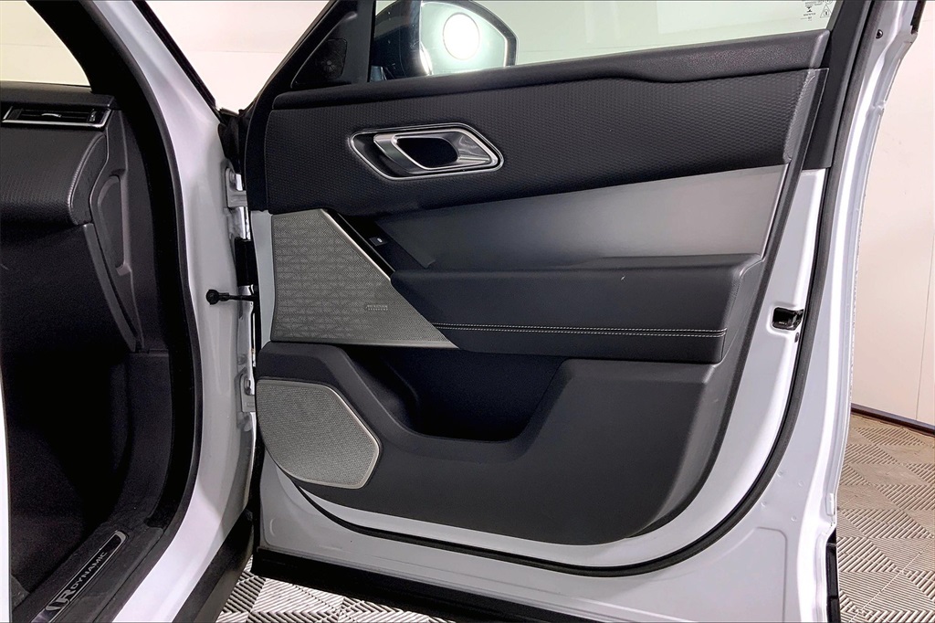 2018 Land Rover Range Rover R-Dynamic SE photo 21