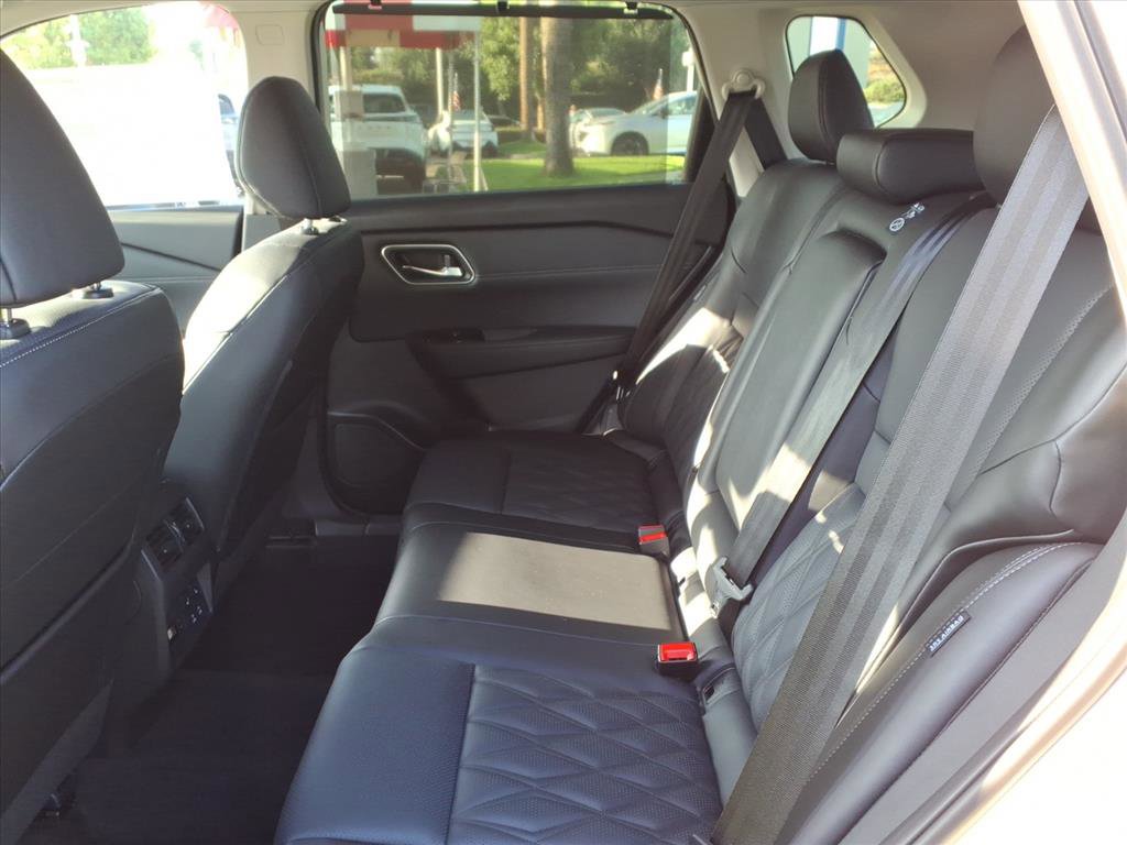 2026 Nissan Rogue Platinum photo 10