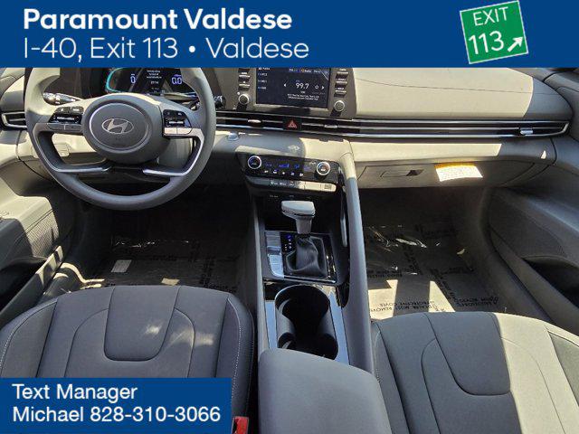 2025 Hyundai Elantra Hybrid Blue photo 3