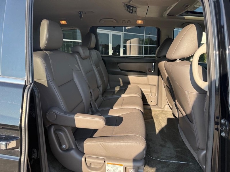 2016 Honda Odyssey Touring photo 13