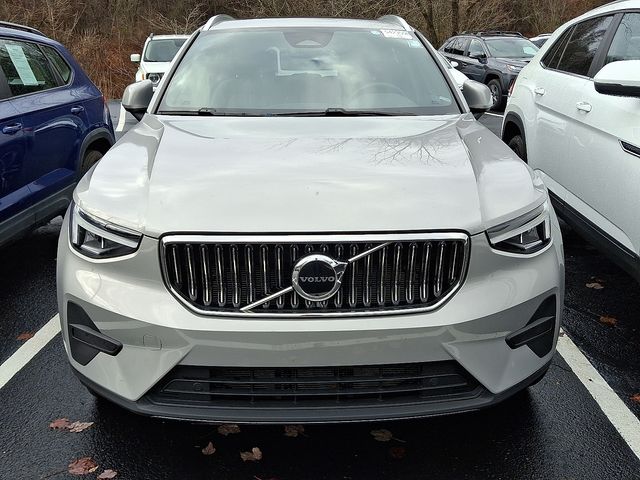 2025 Volvo XC40 Core photo 2