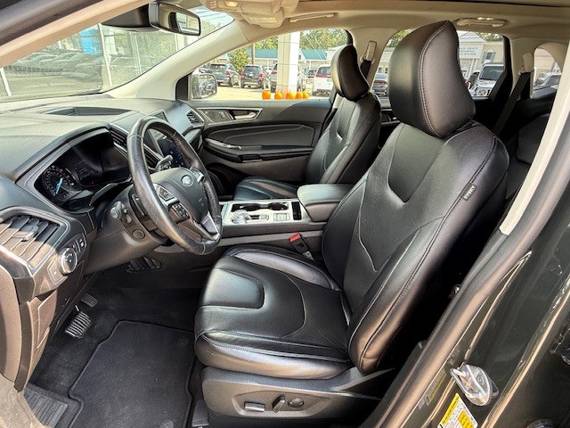 2022 Ford Edge Titanium photo 12
