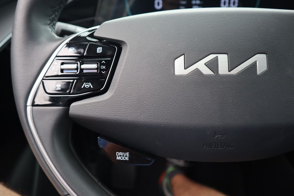 2024 Kia Niro EX photo 18