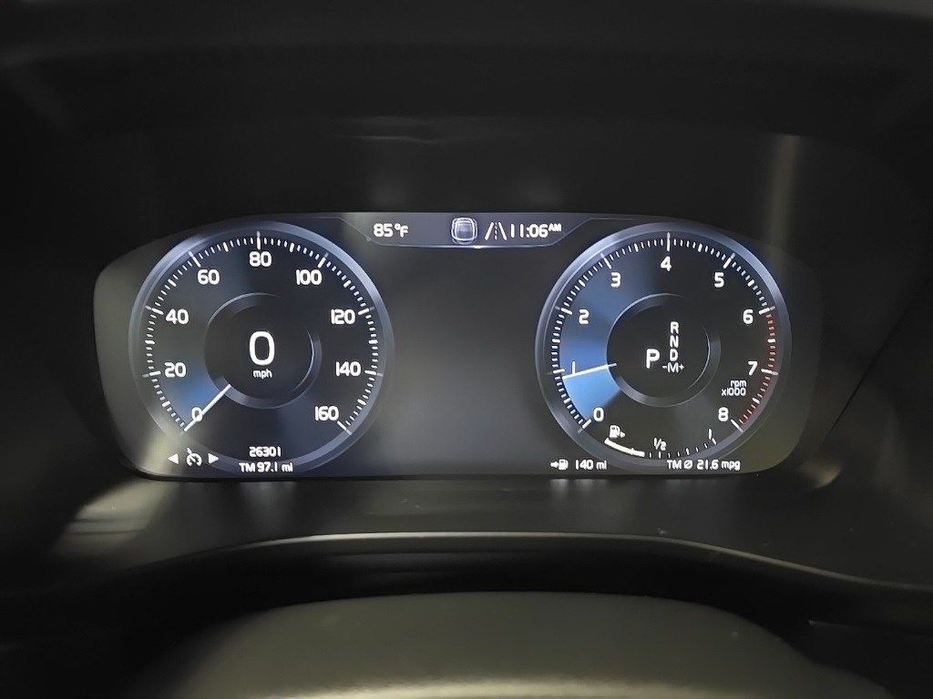 2022 Volvo XC40 Momentum photo 21