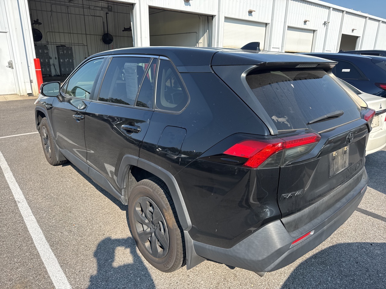 2022 Toyota RAV4 LE photo 6