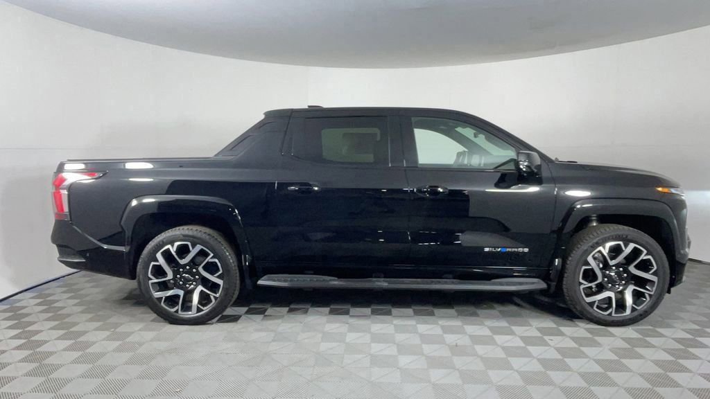 2025 Chevrolet Silverado EV RST photo 3