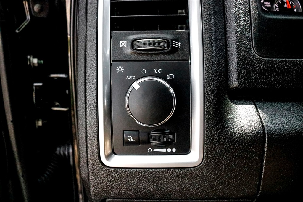 2024 Ram 1500 SLT photo 15