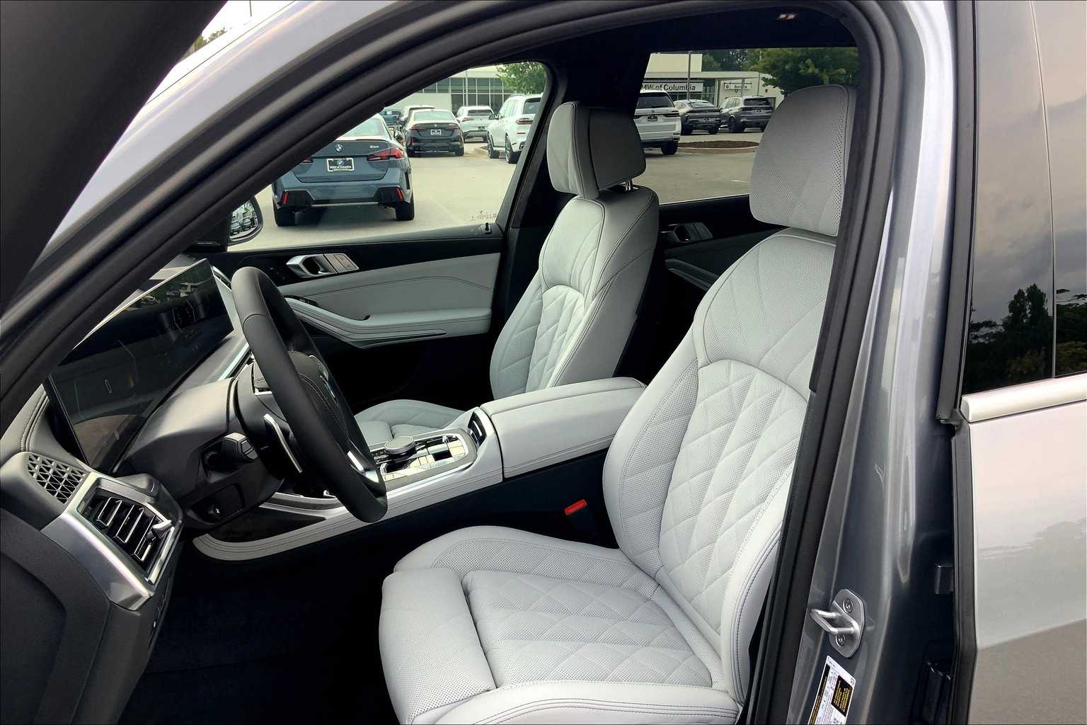 New 2026 Skyscraper Grey Metallic BMW xDrive40i image 7