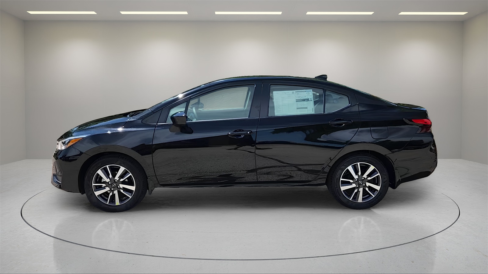 2025 Nissan Versa SV photo 4