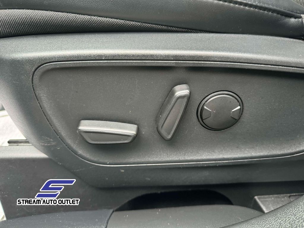 2024 Ford Escape ST-Line photo 15