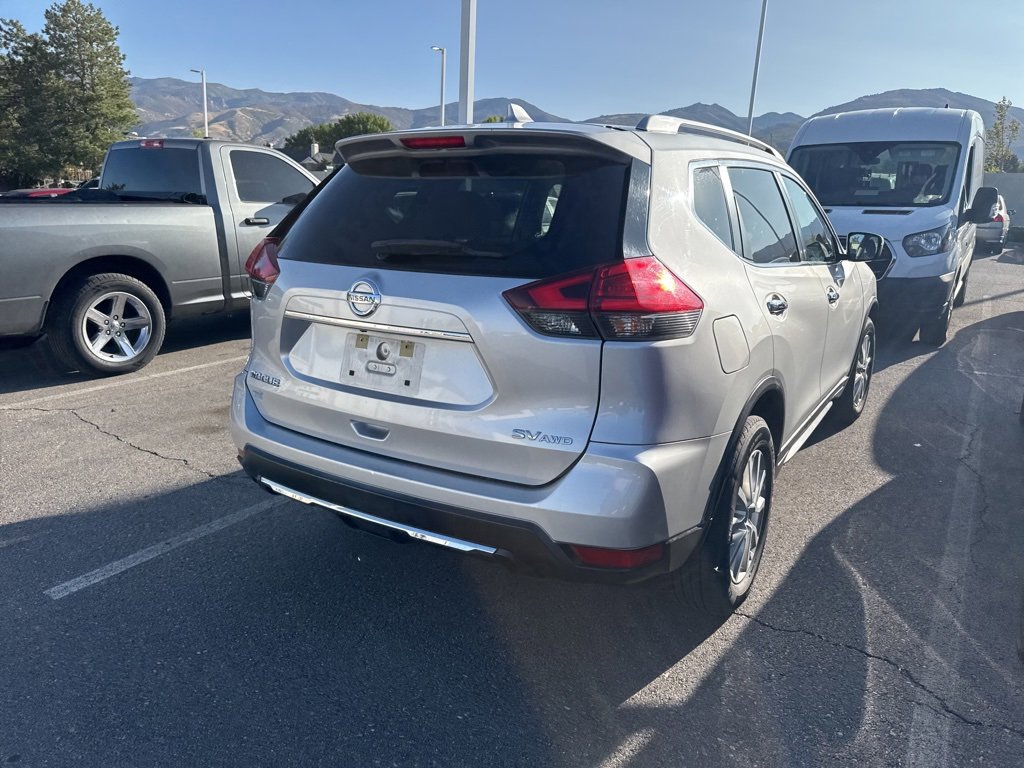 2017 Nissan Rogue SV photo 12