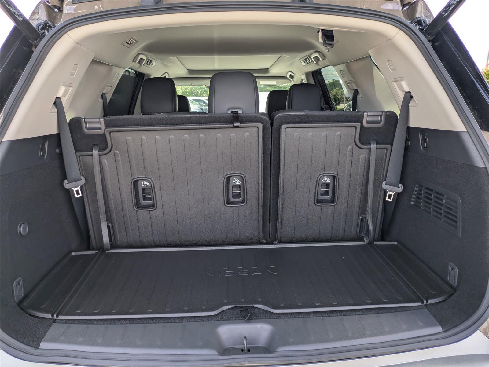 2025 Nissan Pathfinder Platinum photo 31
