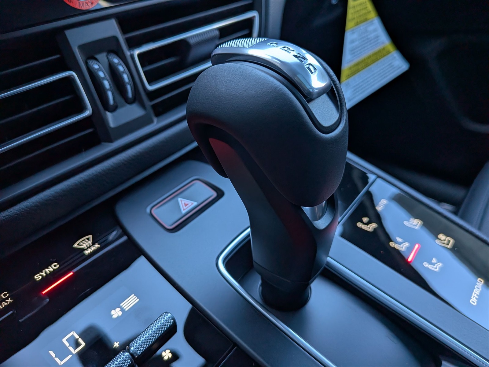 2026 Porsche Macan T photo 20