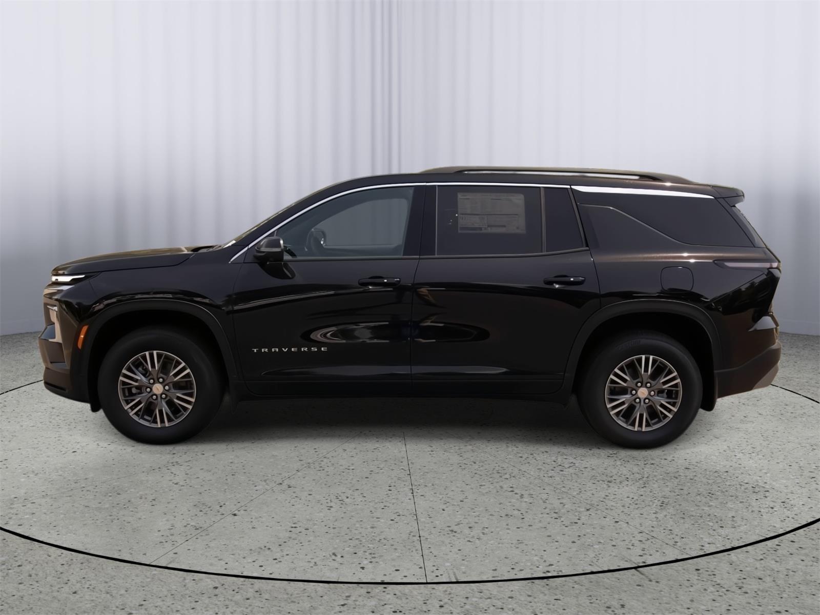 2025 Chevrolet Traverse photo 3