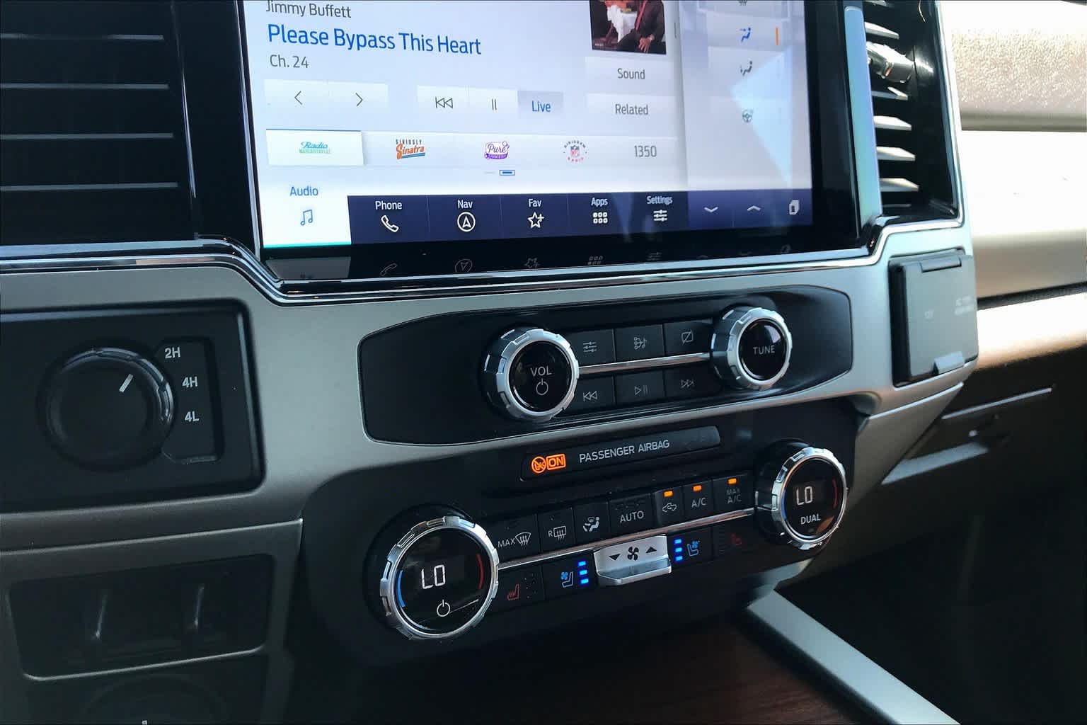 2022 Ford F-450 King Ranch photo 29