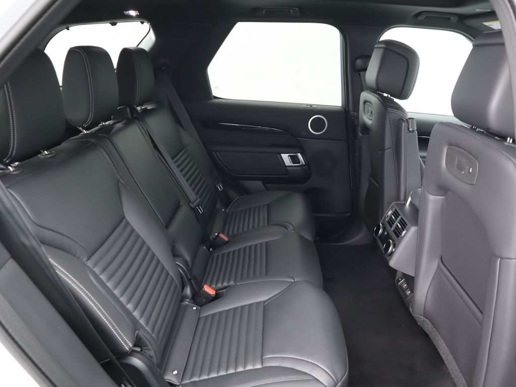 2025 Land Rover Discovery S photo 21