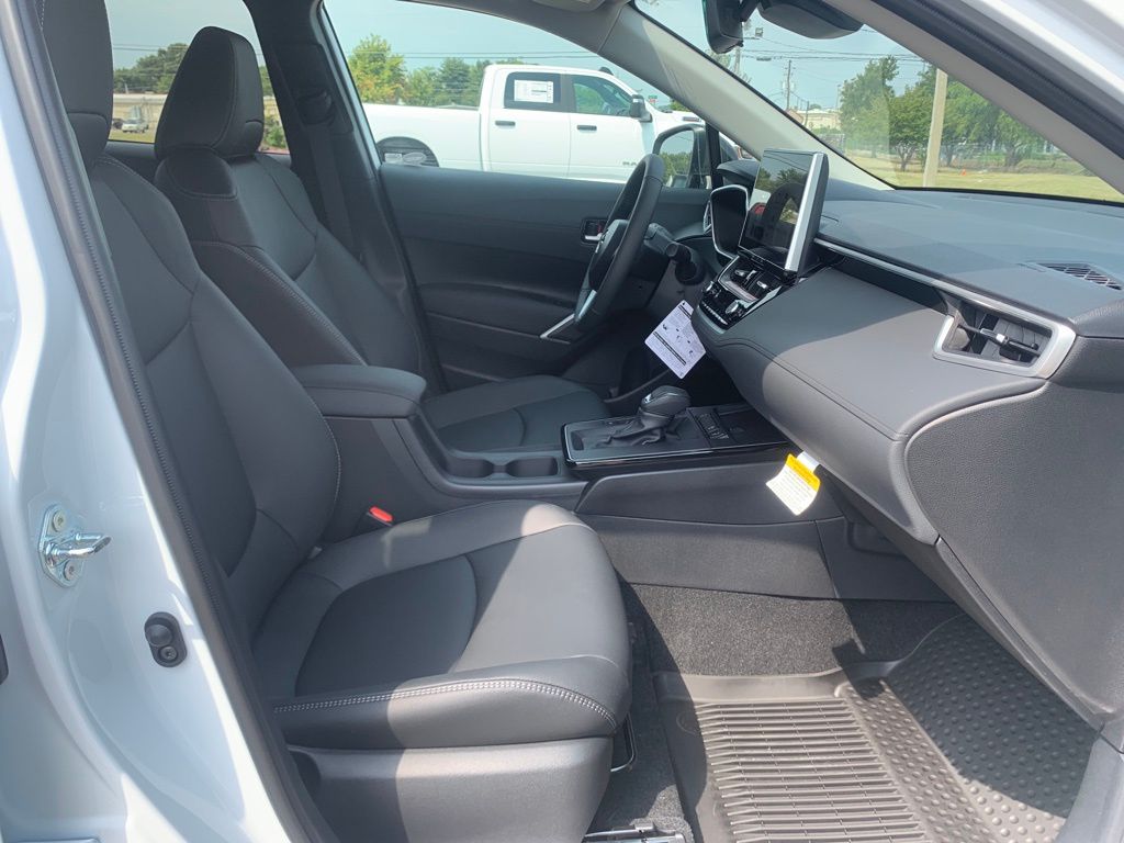 2026 Toyota Corolla Cross XLE photo 27