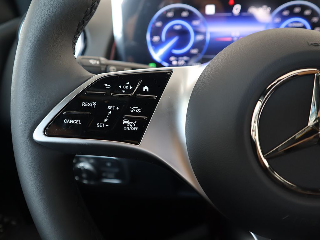 2025 Mercedes Benz EQB photo 10
