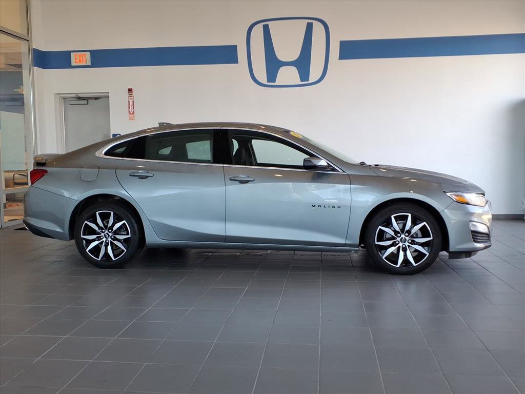 2024 Chevrolet Malibu RS photo 2