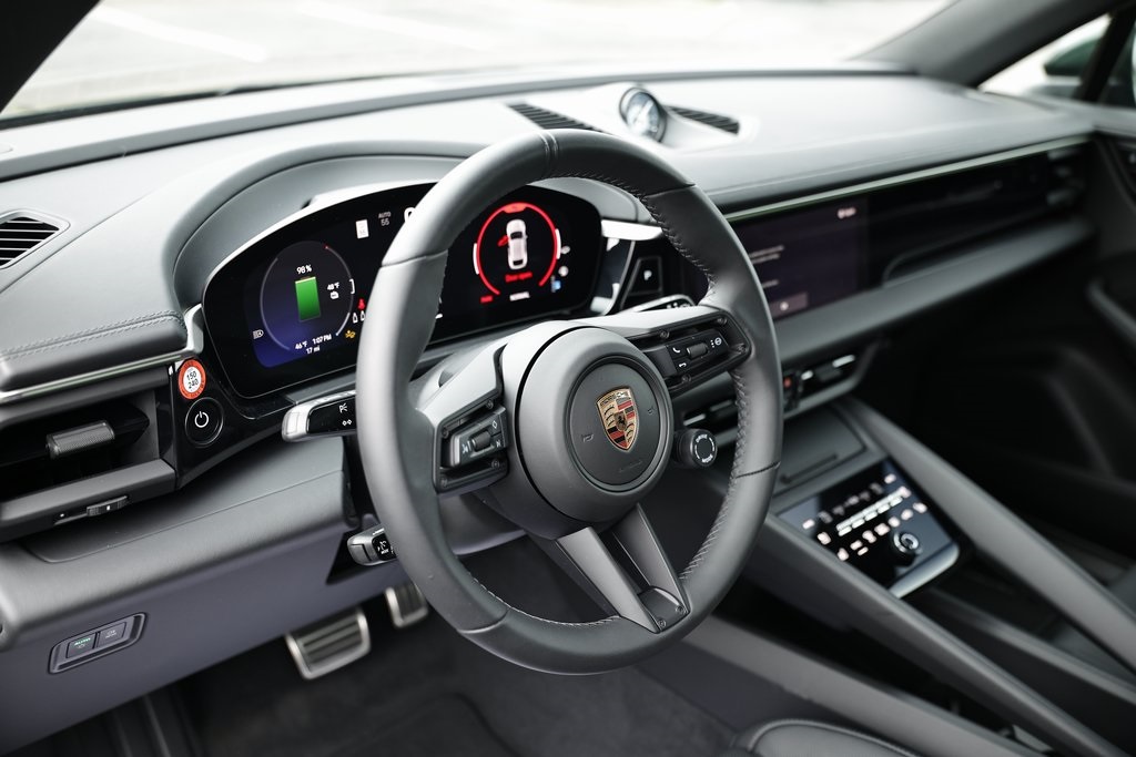 2025 Porsche Macan Electric photo 4