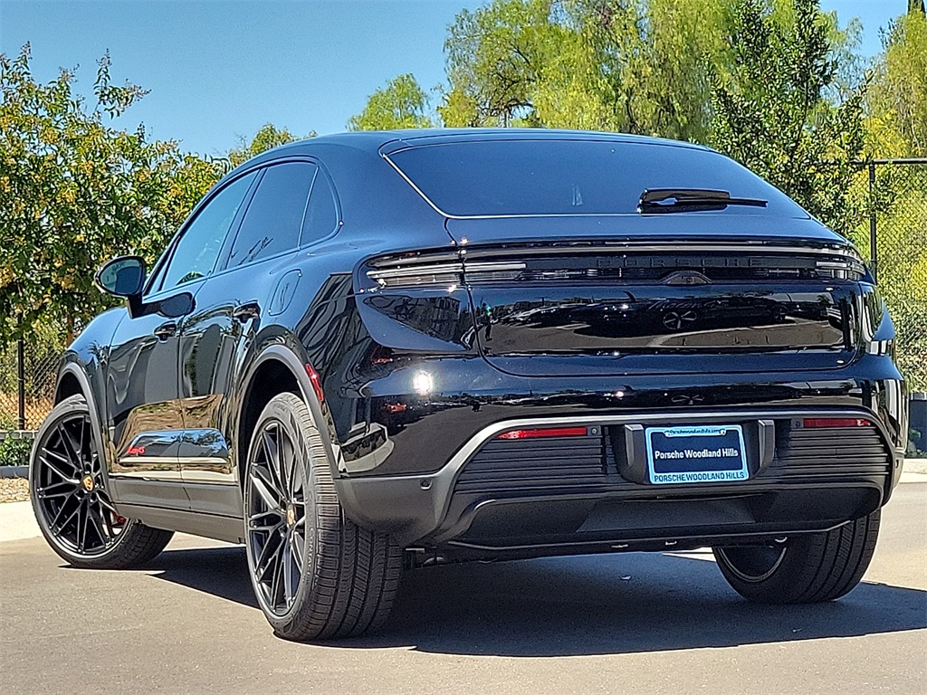 2025 Porsche Macan Electric photo 3