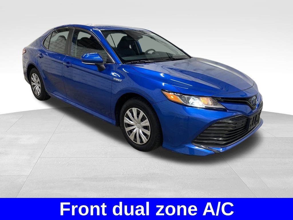 2019 Toyota Camry Hybrid LE photo 2