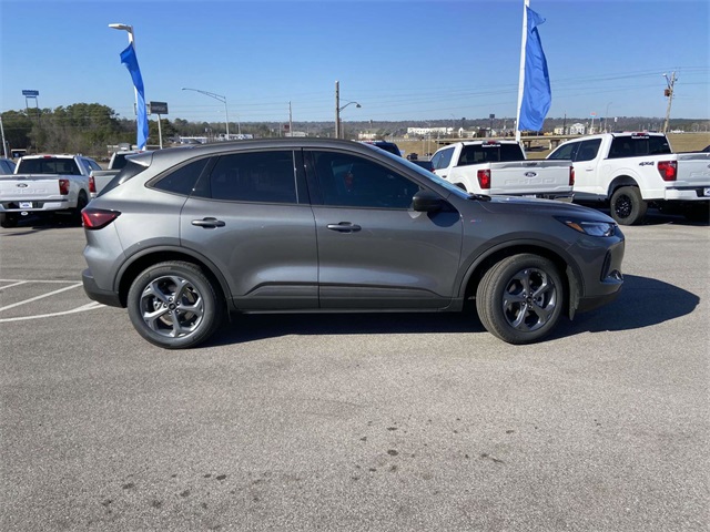2025 Ford Escape ST-Line photo 2