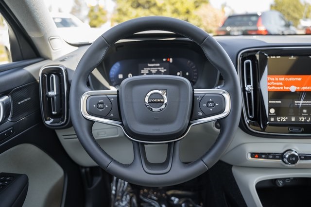 2026 Volvo XC40 photo 22