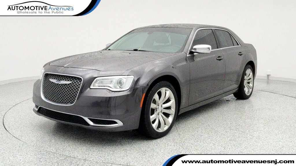 2021 Chrysler 300 Touring's photo