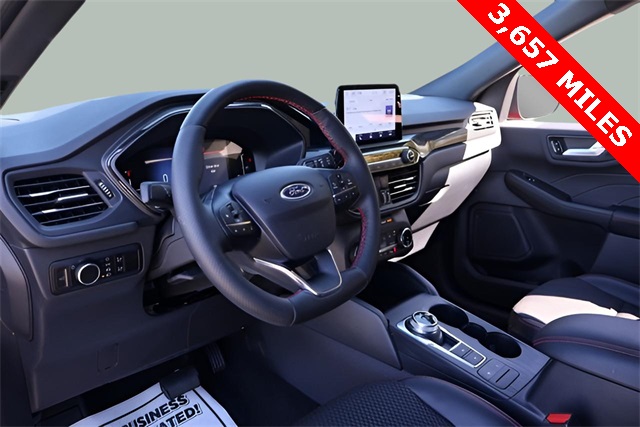 2025 Ford Escape ST-Line photo 2
