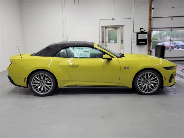 2025 Ford Mustang GT Premium Convertible photo 3