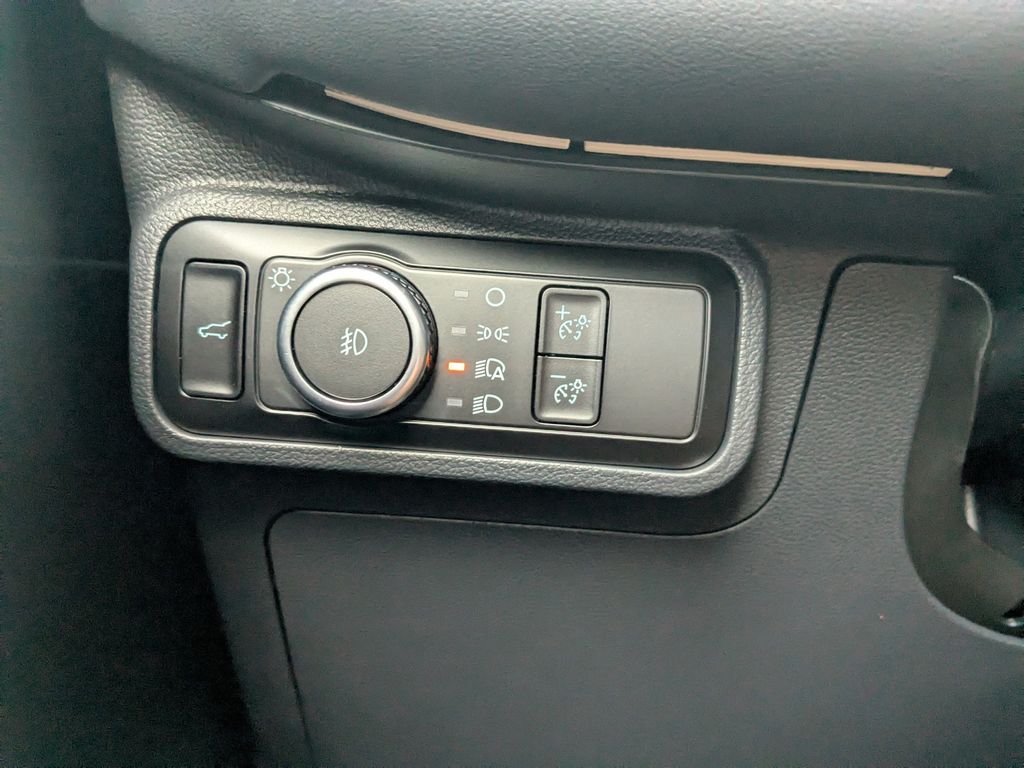 2025 Ford Explorer ST photo 28
