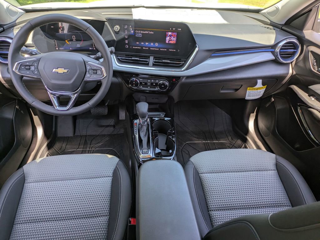 2025 Chevrolet Trax LT photo 23