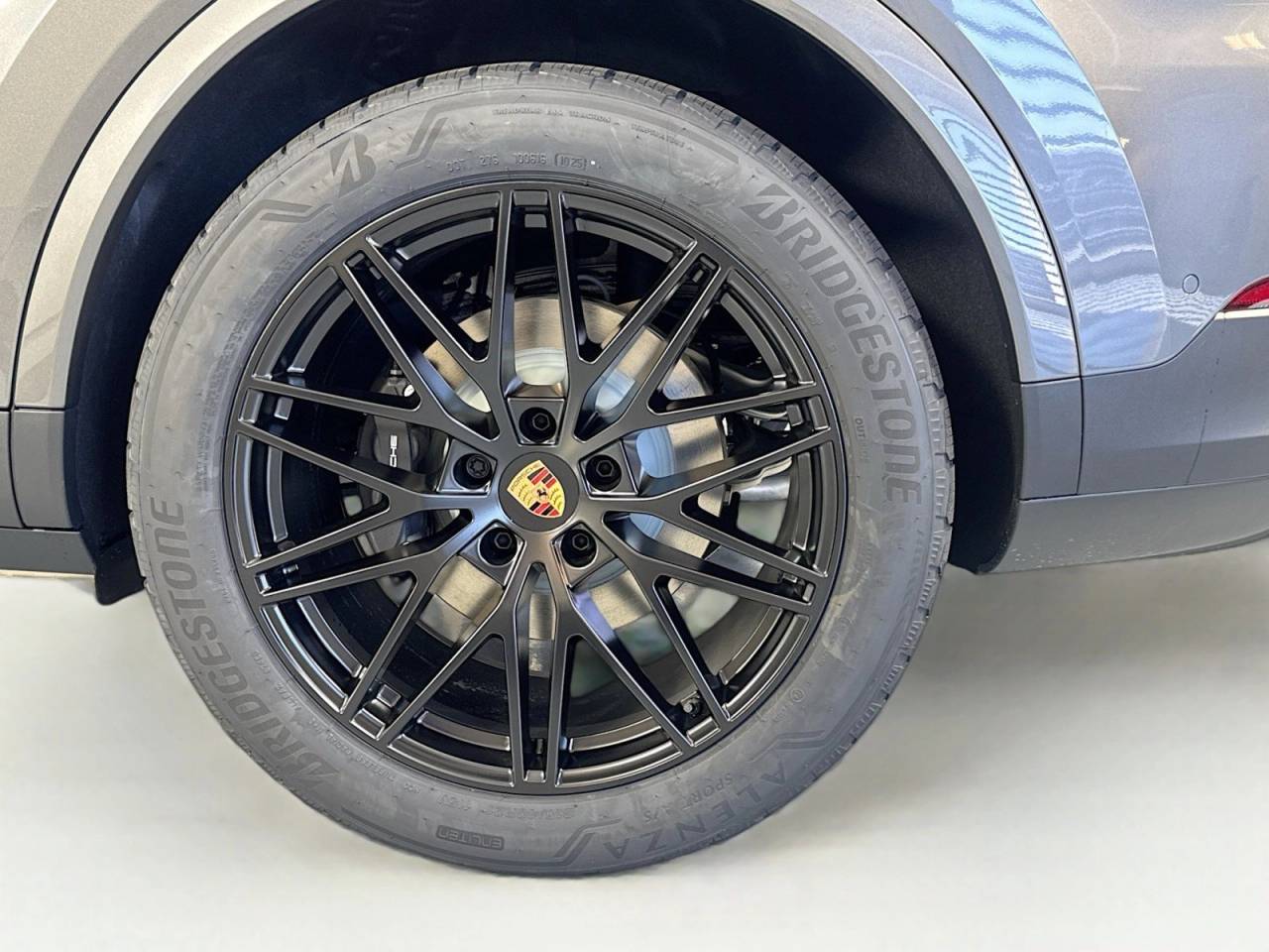 2025 Porsche Cayenne photo 23