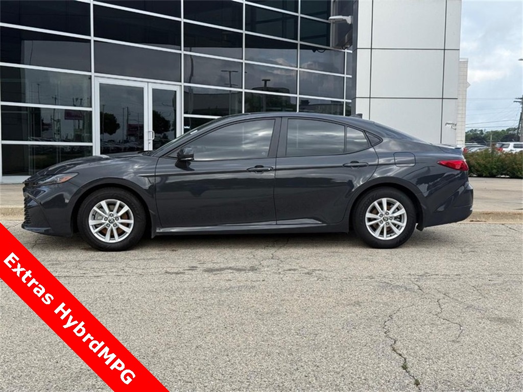 2025 Toyota Camry LE photo 5