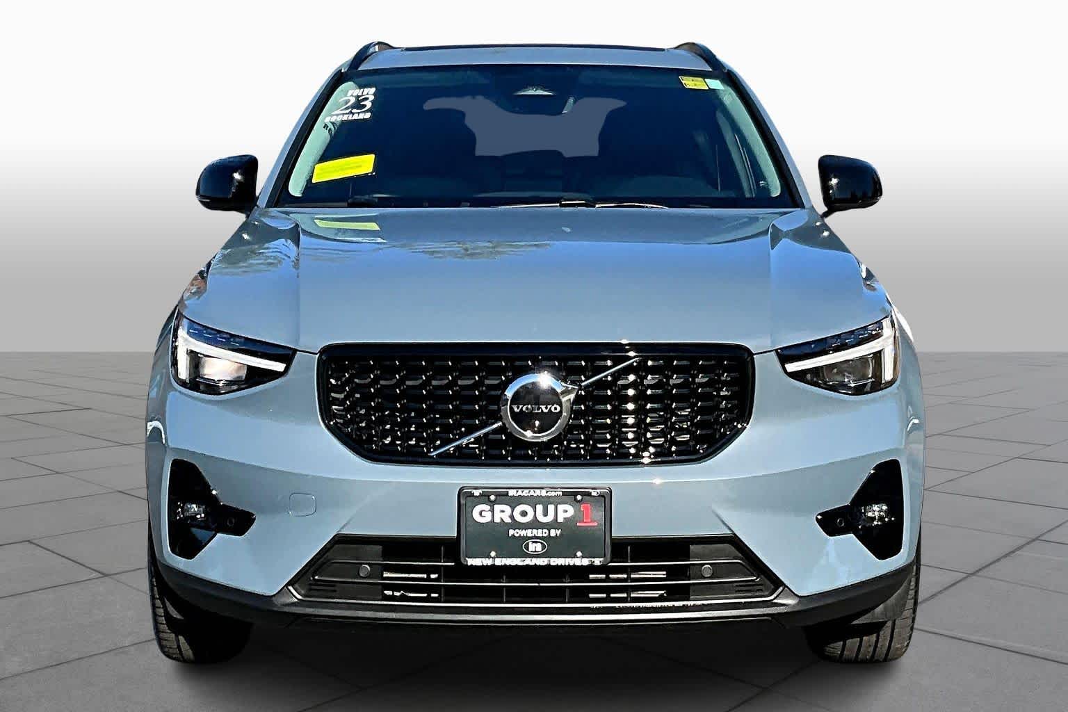 2023 Volvo XC40 Ultimate photo 3