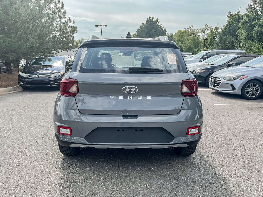 2022 Hyundai Venue SEL Limited photo 3