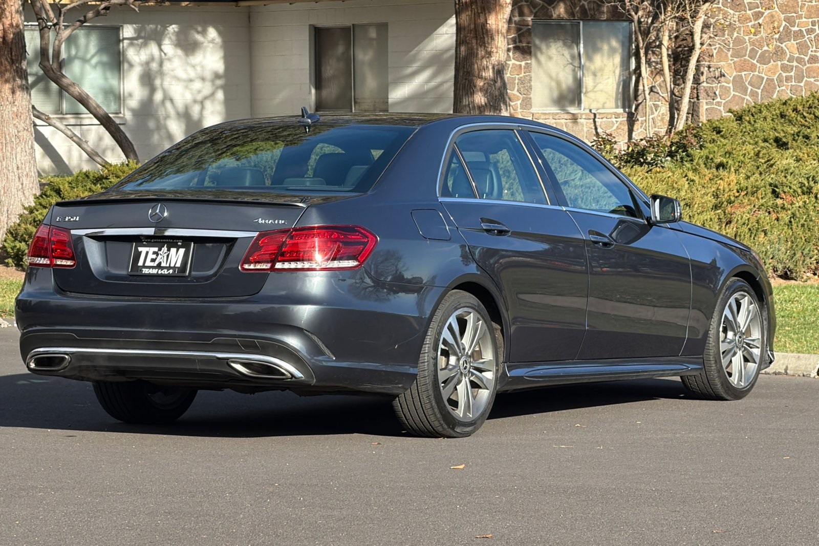 2016 Mercedes Benz E 350 4MATIC photo 3