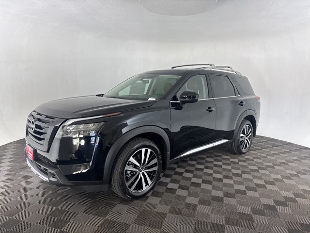 2025 Nissan Pathfinder Platinum photo 3