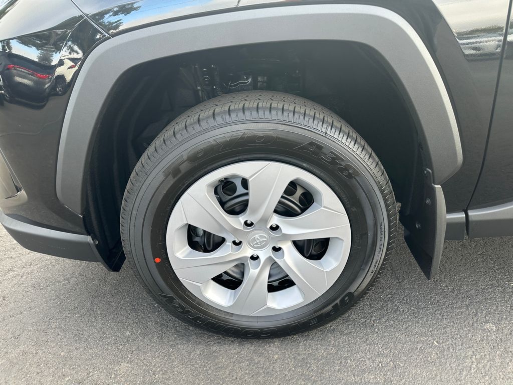 2025 Toyota RAV4 LE photo 12